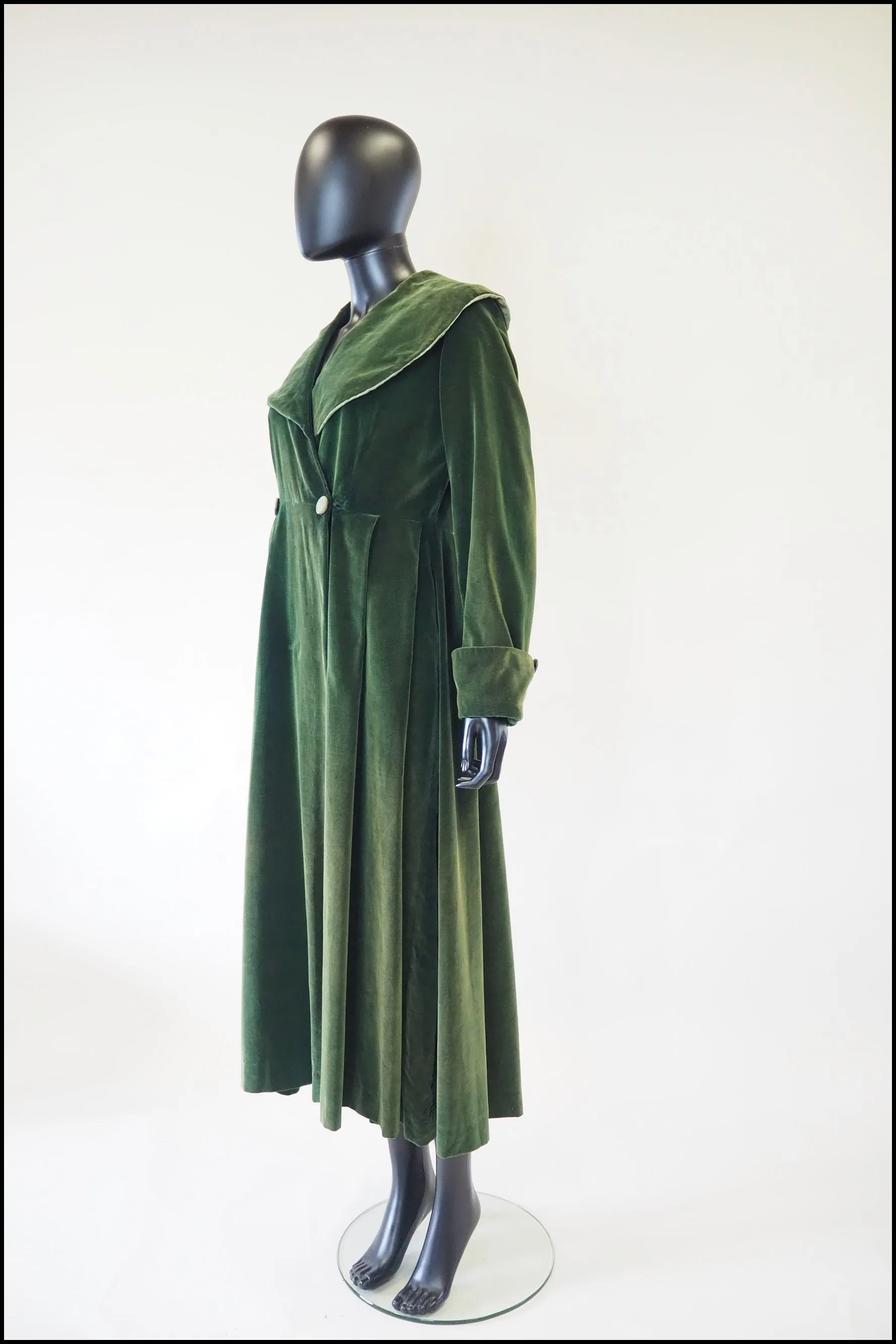 Vintage 1940s Green Velvet House Coat