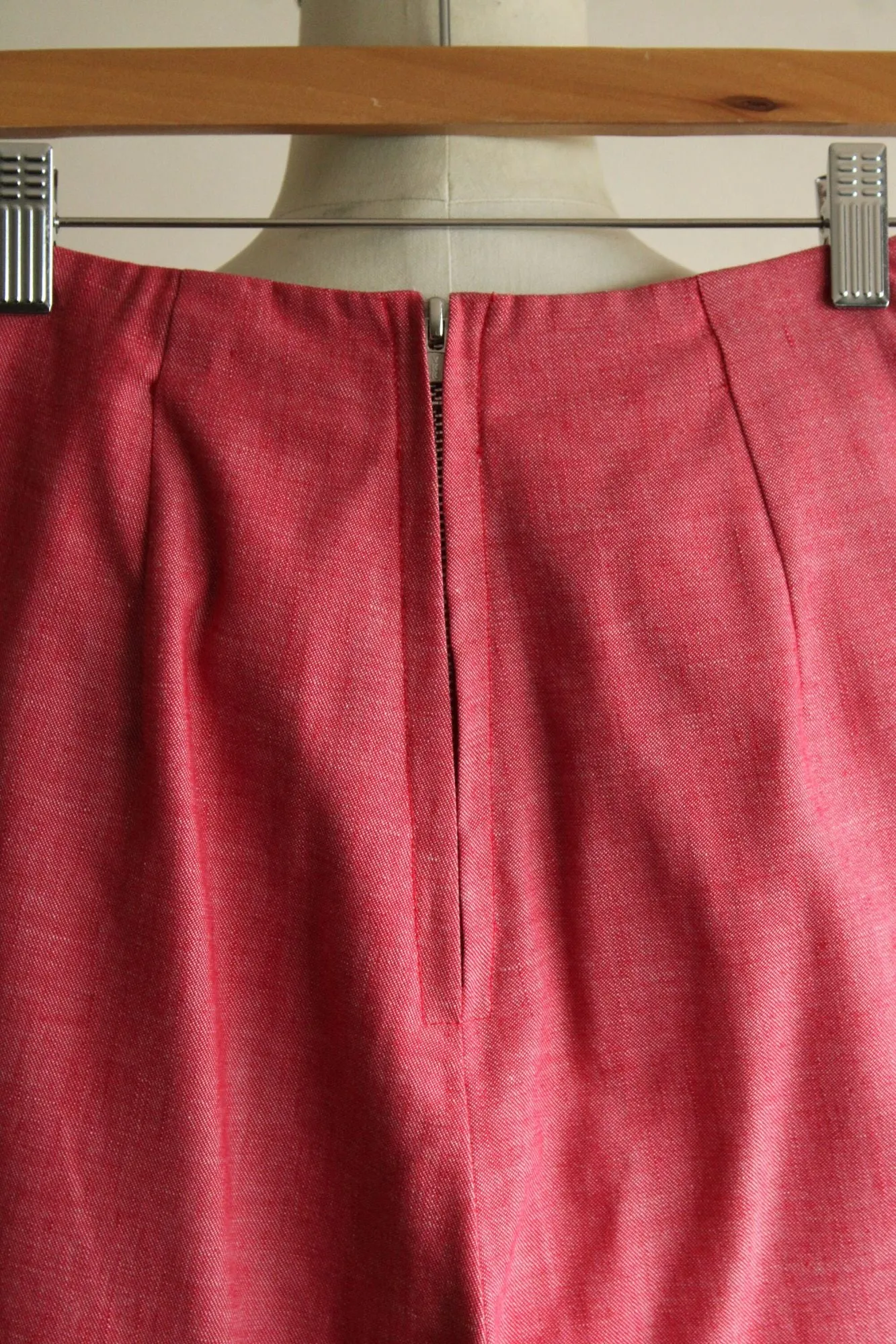 Vintage 1960s Style Capri Pants, Freddies of Pinewood Slim Pink trousers with Pockets, Size 26