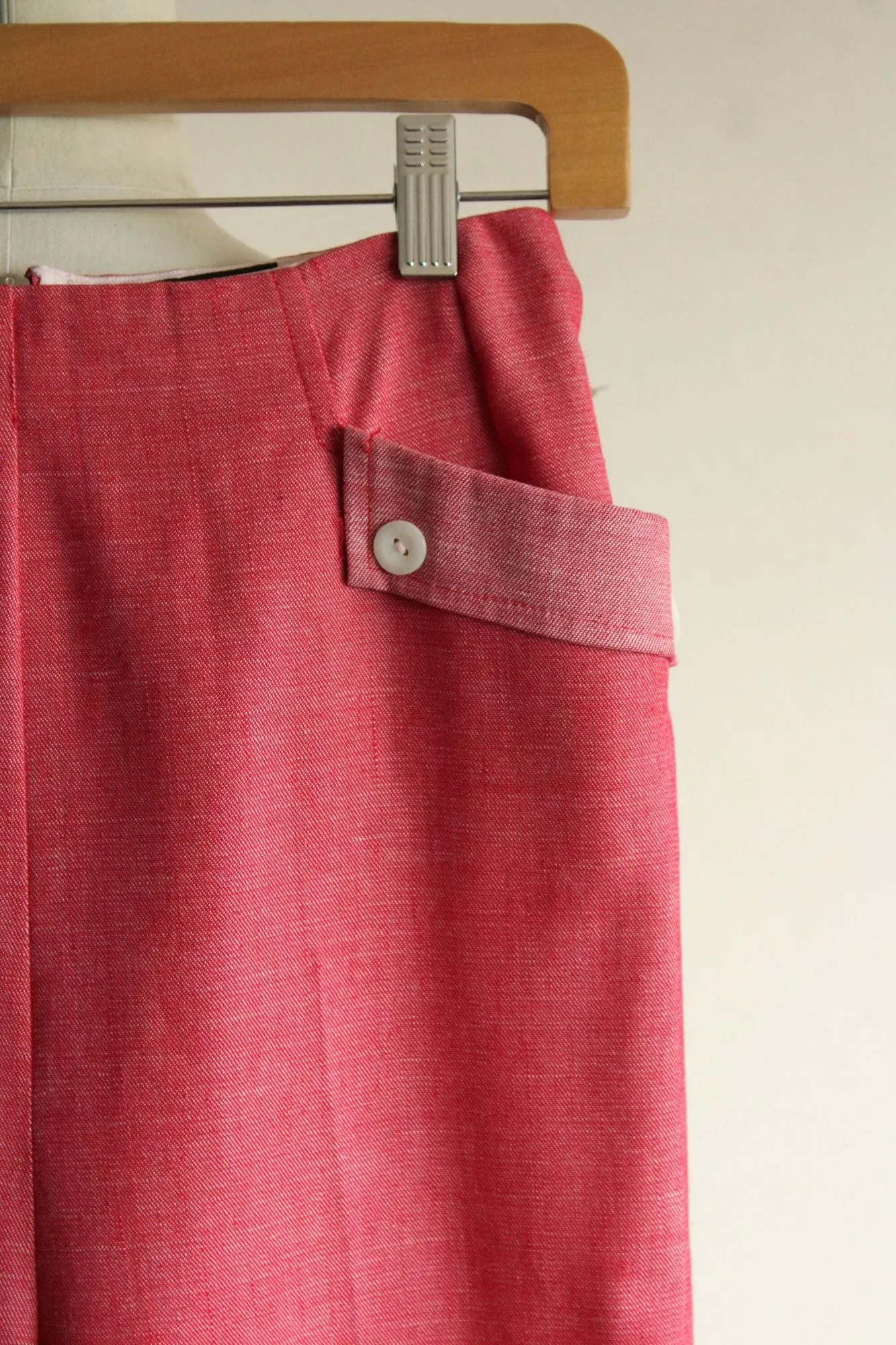 Vintage 1960s Style Capri Pants, Freddies of Pinewood Slim Pink trousers with Pockets, Size 26