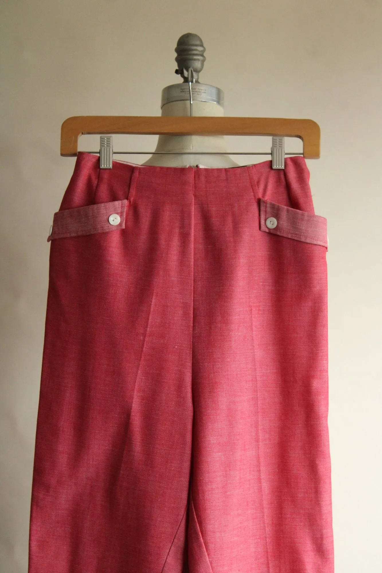 Vintage 1960s Style Capri Pants, Freddies of Pinewood Slim Pink trousers with Pockets, Size 26