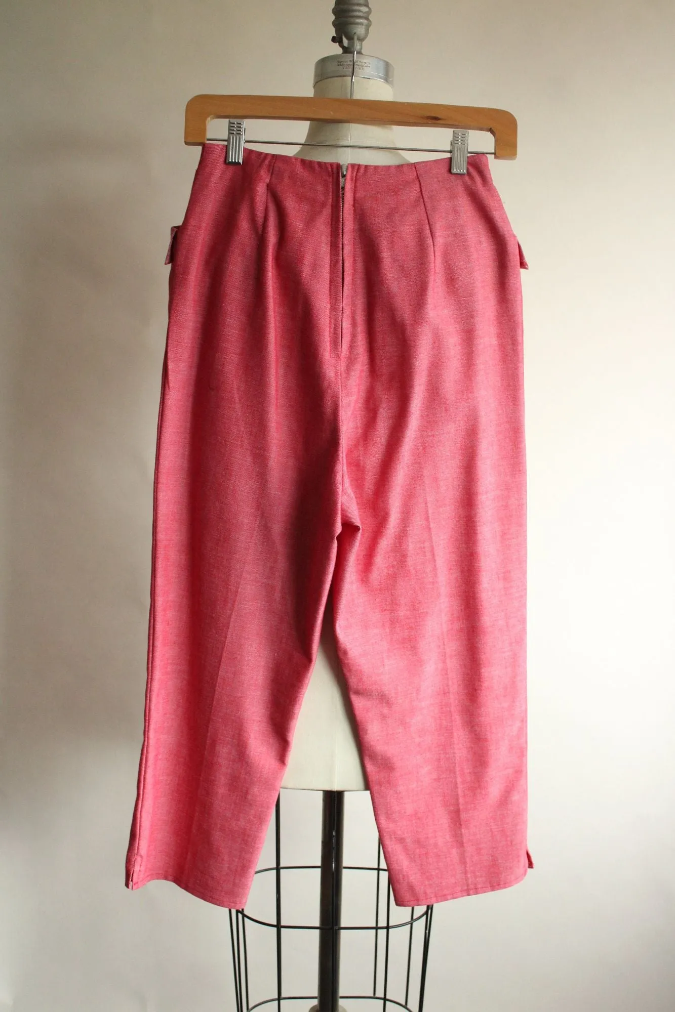 Vintage 1960s Style Capri Pants, Freddies of Pinewood Slim Pink trousers with Pockets, Size 26