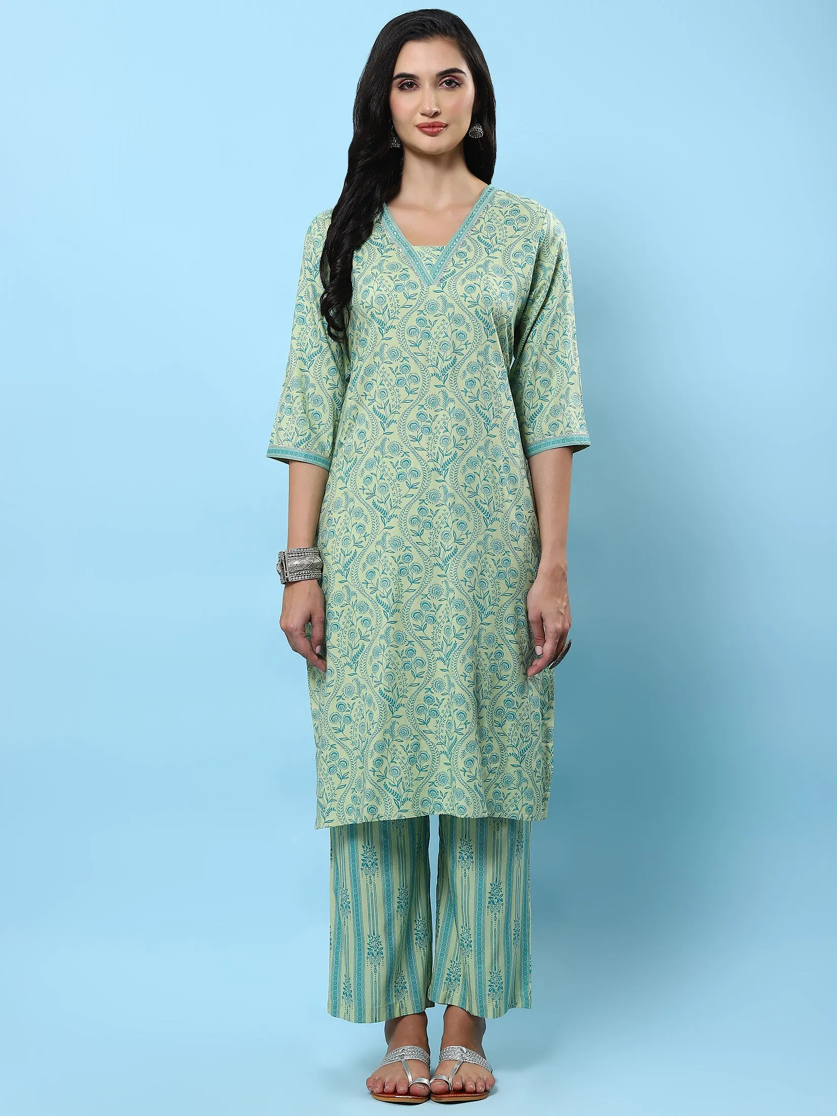 Women Green Floral Printed Kurta With Comfort Pant