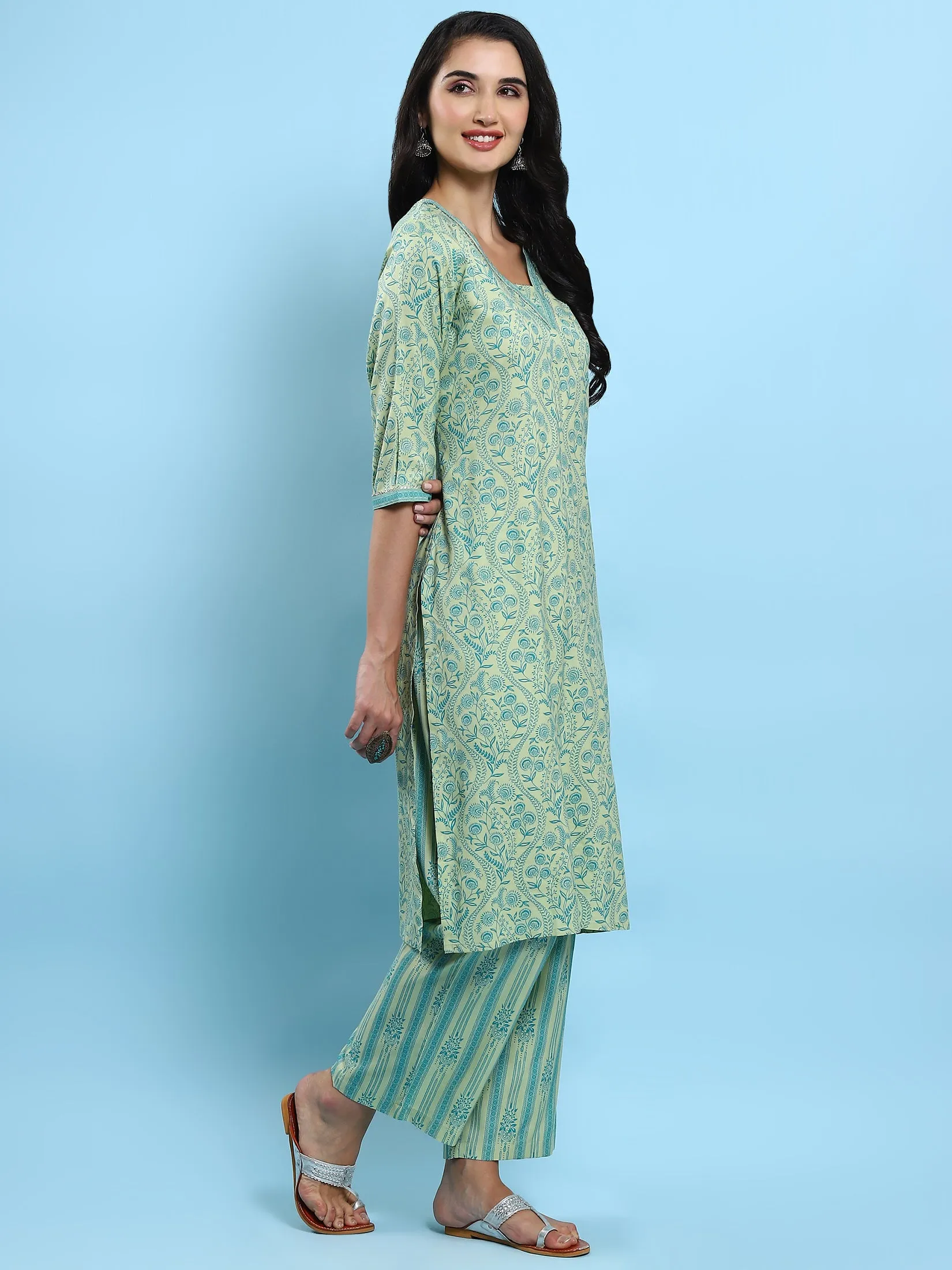 Women Green Floral Printed Kurta With Comfort Pant