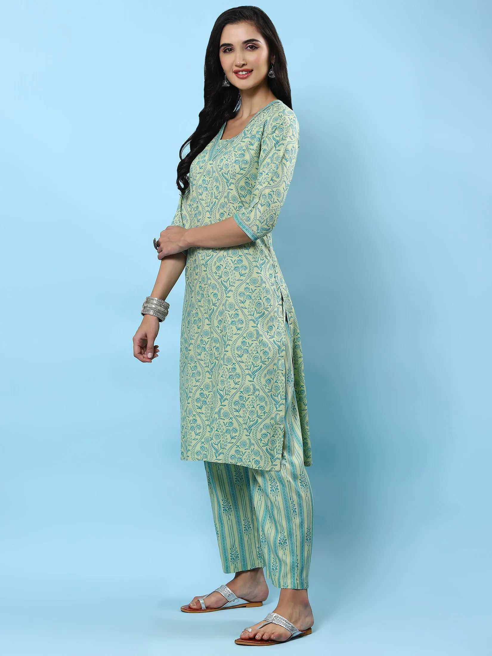 Women Green Floral Printed Kurta With Comfort Pant